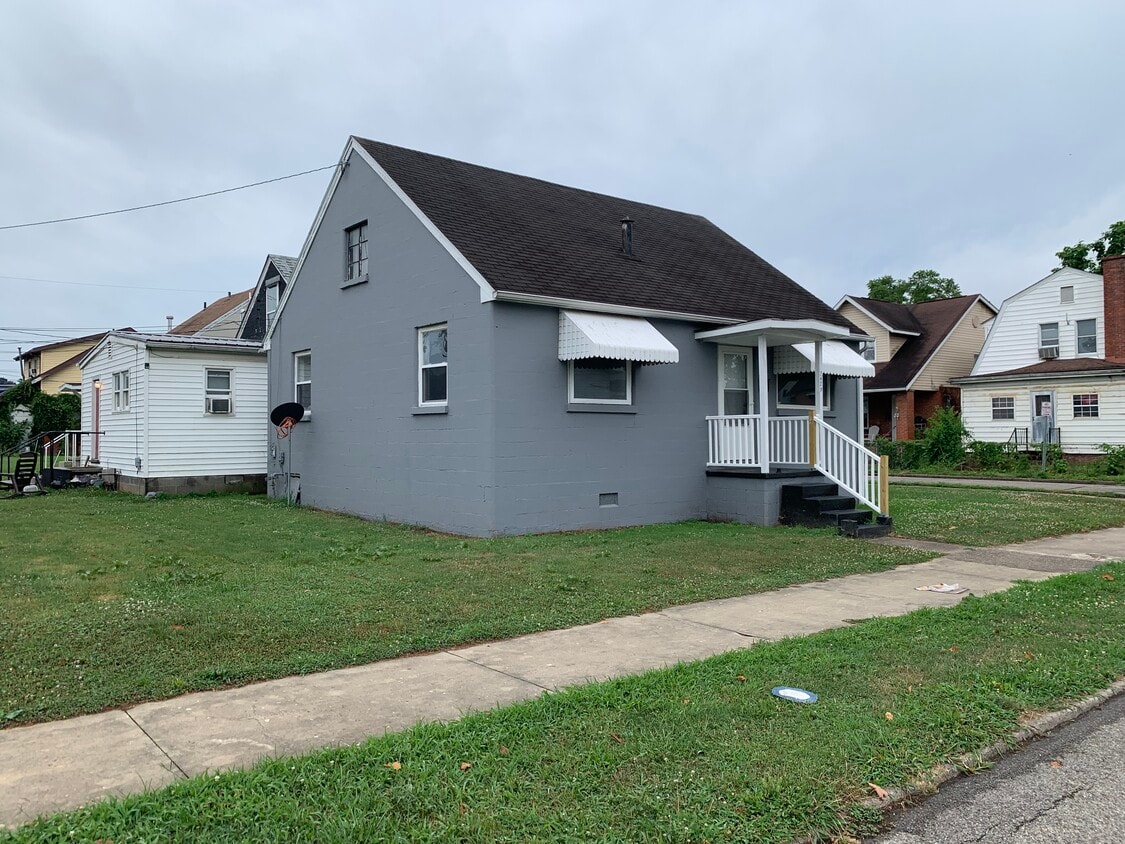 2479 4th Ave, Huntington, WV 25703 House Rental in Huntington, WV
