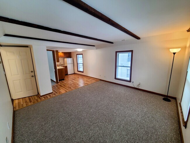 Sala de estar y cocina - 137 Long Hill Ave