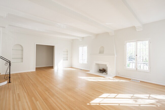 Foto del edificio - 165 S Mansfield Ave