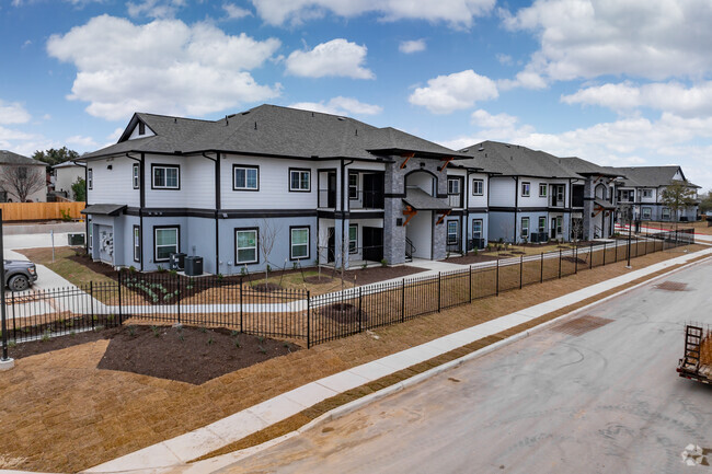 Building Photo - Vista at Silver Oaks