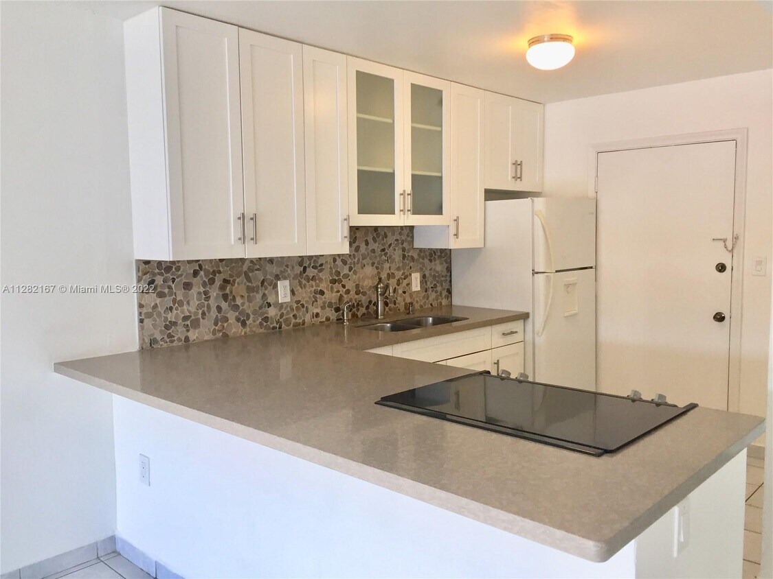 Foto principal - 9970 N Kendall Dr