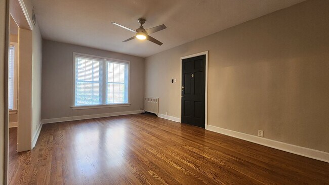 Foto del edificio - 7754 Kingsbury Blvd