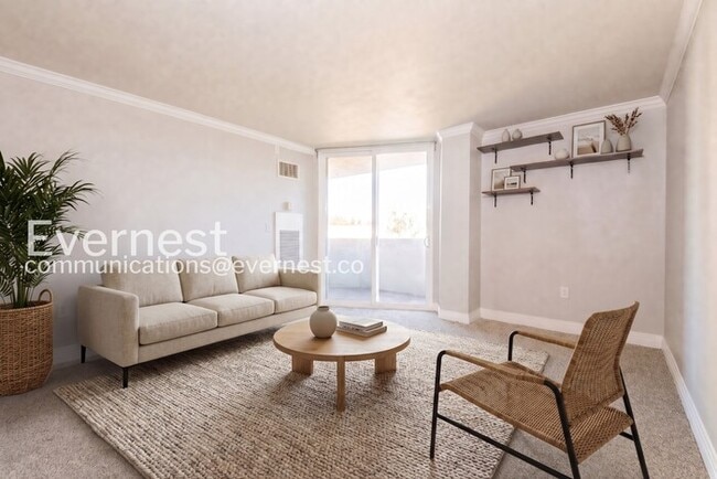 Building Photo - 2 Bed/2 Bath Condo with Modern Amenities / Available Soon!