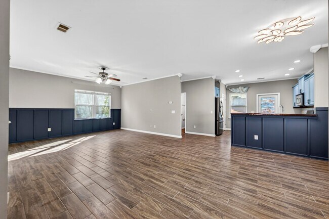 Foto del edificio - 4829 Hawkins Dr