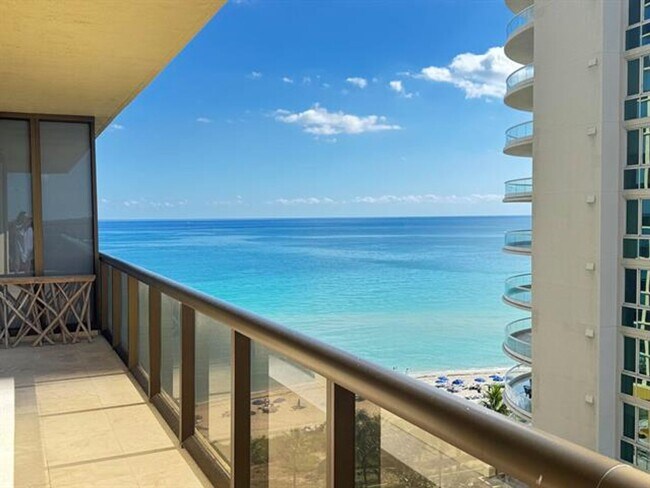 Building Photo - 16275 Collins Ave