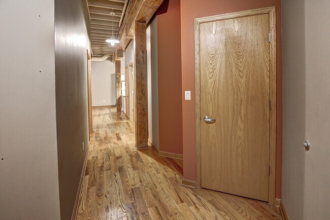 Foto del edificio - 635 W Lakeside Ave