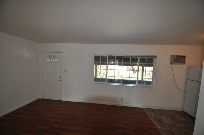 living room - 3539 Edison Ave