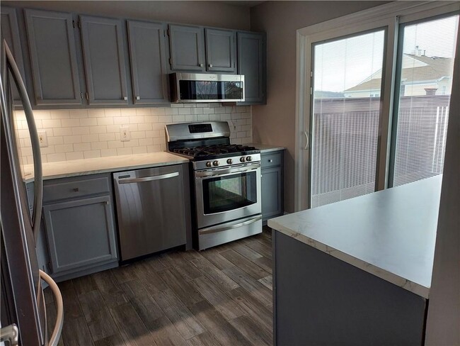Foto del edificio - 3322 Whispering Hills Dr