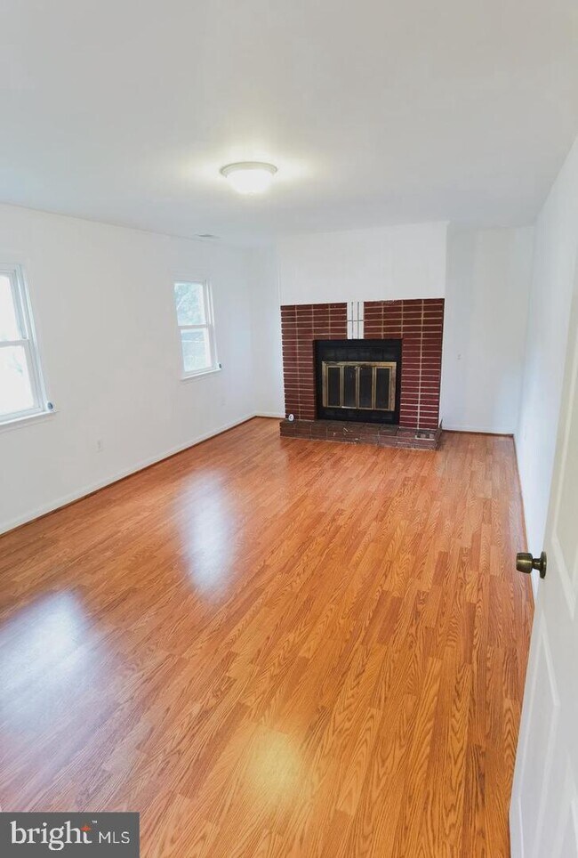 Building Photo - 511 N Horners Ln