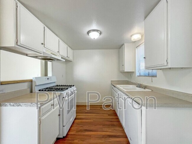 Building Photo - 1935 E 52nd St