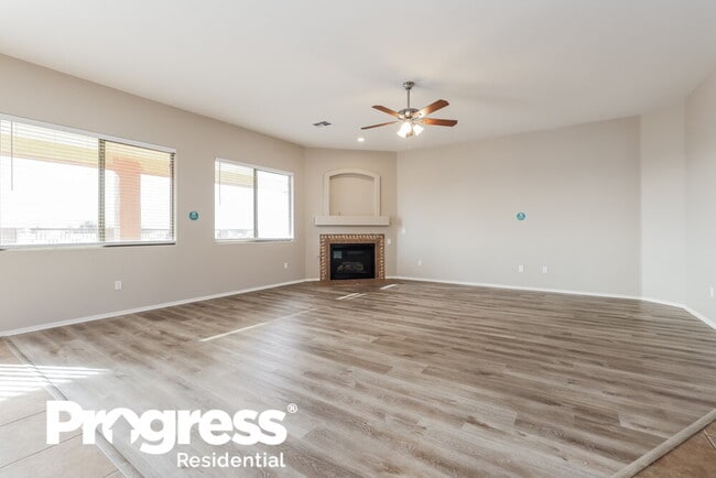 Building Photo - 420 S Blue River Loop