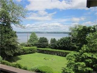 Foto del edificio - 265 River Rd