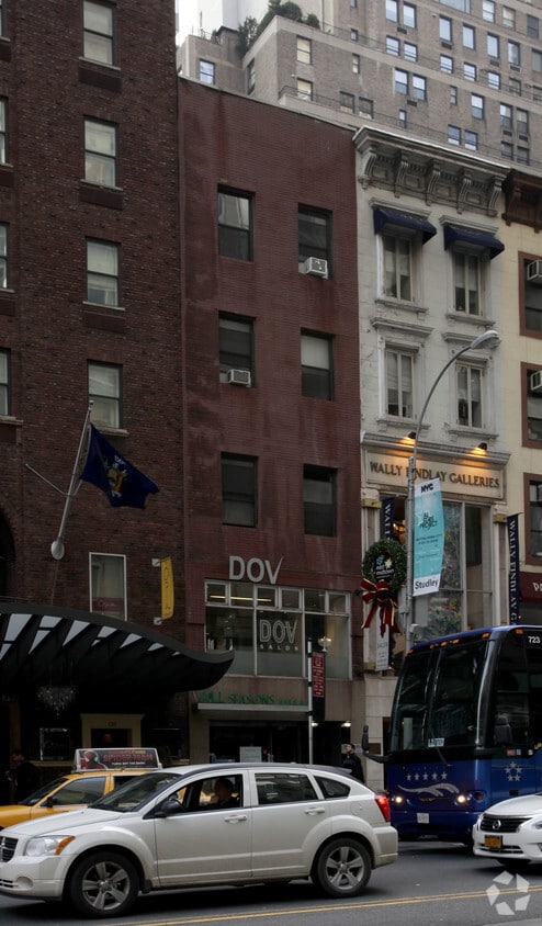 Building Photo - 126 E 57th St