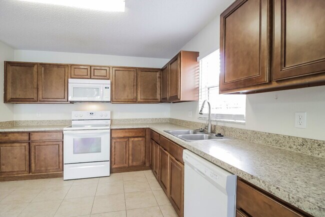 Foto del edificio - 3137 Holland Dr