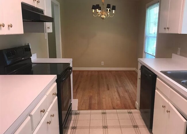 Kitchen - 2500 Grant Ave