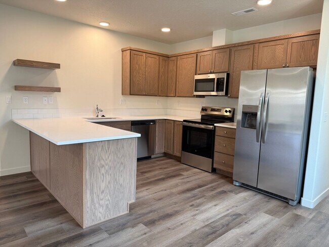 Foto del edificio - Brand New Stunning 3 Bed/2.5 Bath Townhous...