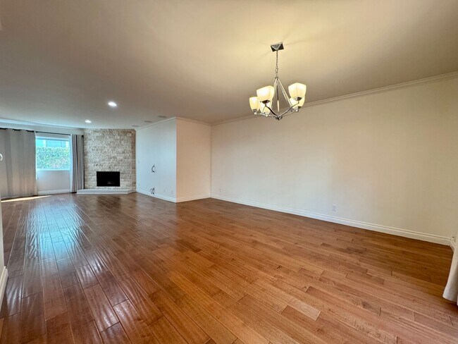 Foto del edificio - Modern Elegance in Prime Santa Monica