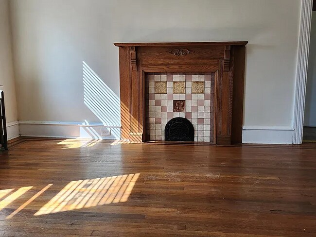 Building Photo - 163 Sumac St