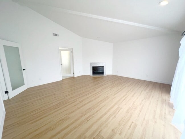 Foto del edificio - 4 bed 2.5 Plus bonus room in Redondo Beach.