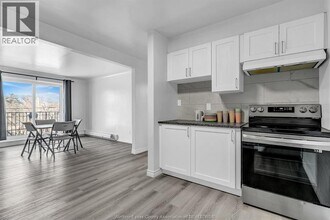 Building Photo - 2136 Wyandotte St W