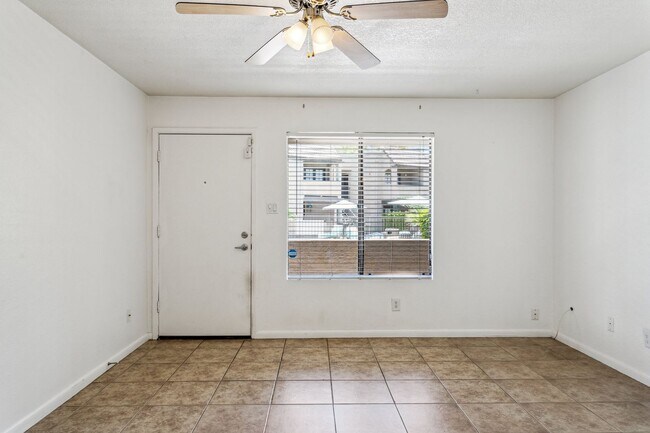 Foto del edificio - 5995 N 78th St