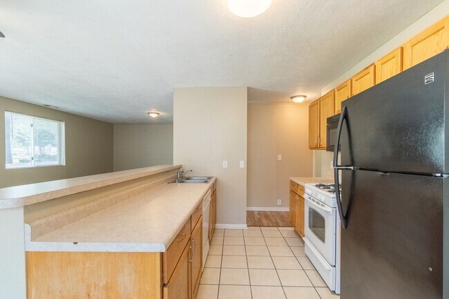 Foto del edificio - **$500 Move In Credit - SHORT TERM LEASE O...