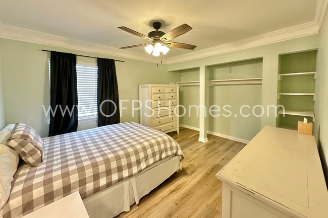 Foto del edificio - FURNISHED UNIT AVAILABLE APRIL 1!