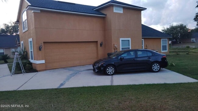 Building Photo - 10153 Carriage House Ct