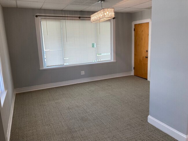 Building Photo - 56 Howland St