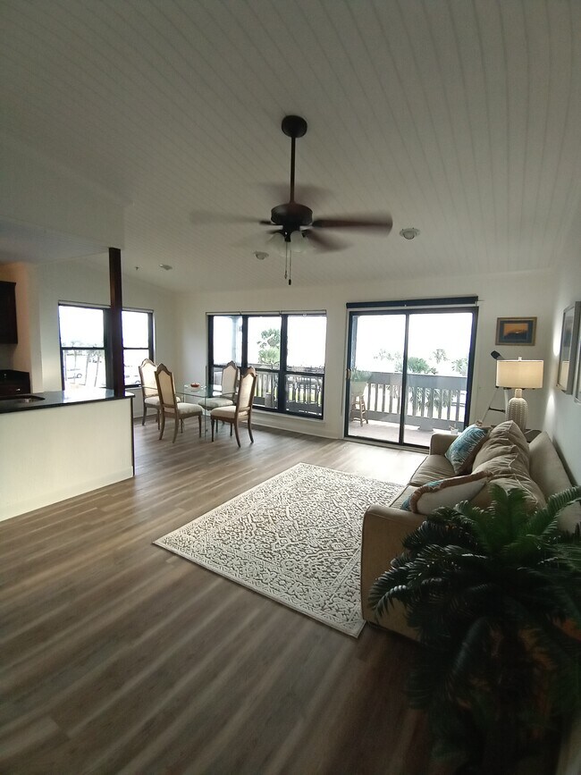 Building Photo - 200 Pensacola Beach Rd