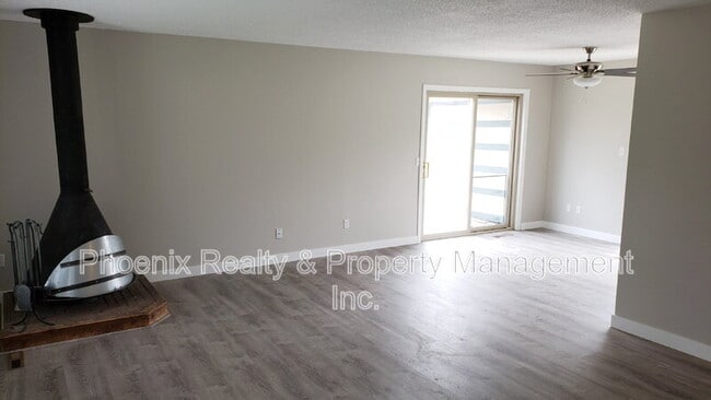 Building Photo - 1362 Tipperary St