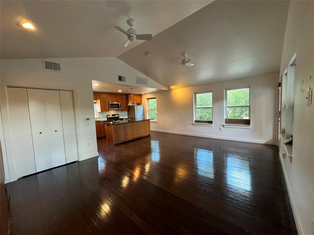Foto principal - 1208 E 2nd St