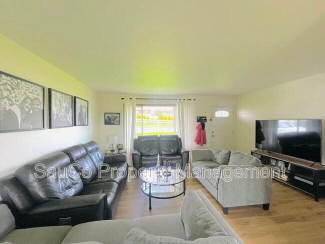 Foto del edificio - 34436 Bachelor Flat Rd