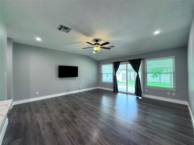 Foto del edificio - 1212 Leah Ln