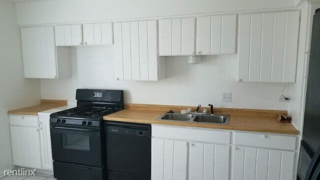 Building Photo - 4 br, 2 bath Condo - 855D Village Quarter Rd