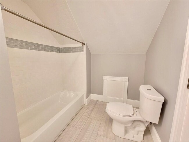 Building Photo - 141 Bourne Ave