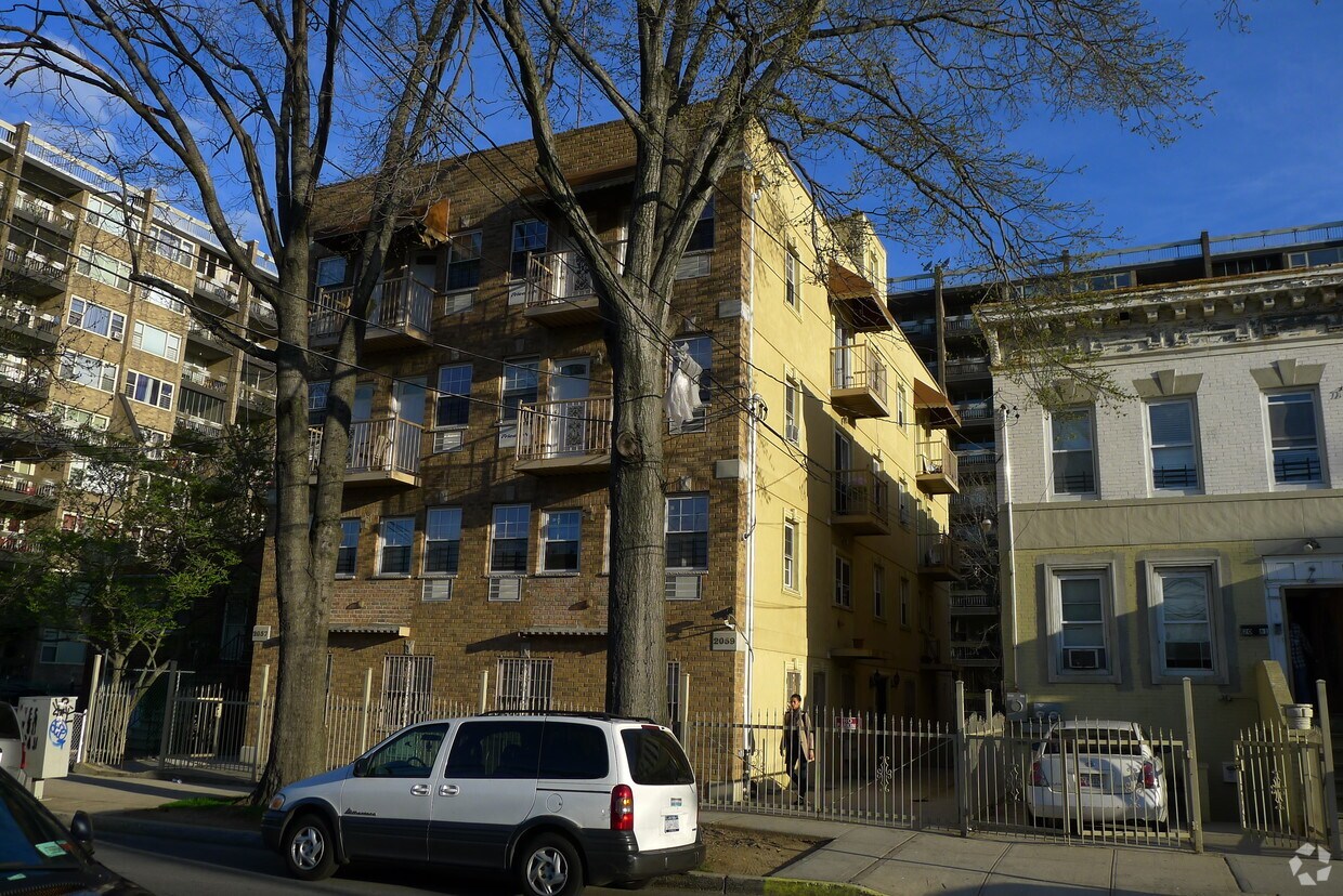 Building Photo - 2057 Story Ave