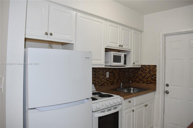 Foto del edificio - 16851 NE 21st Ave