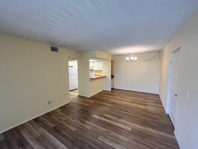 Building Photo - 945 Sonesta Ave NE