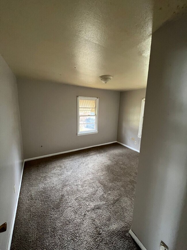 Building Photo - 3534 Pleasant Dr