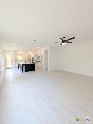 Building Photo - 977 Easy Gruene