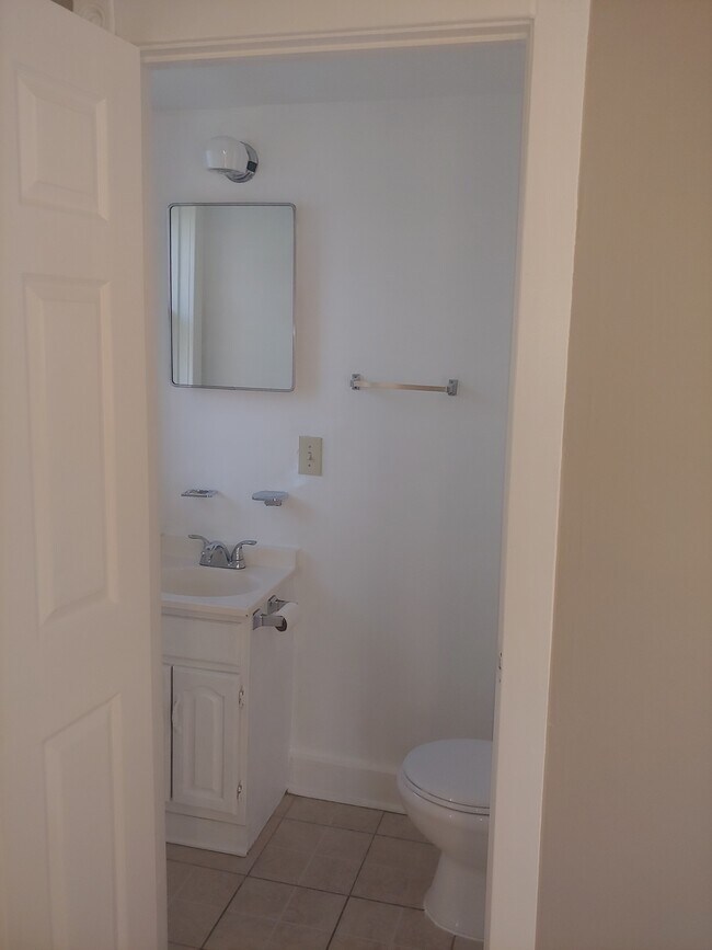 Half bath - 512 Township Ave
