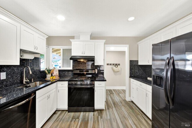 Building Photo - Charming Home In Fairfield - Available Now!