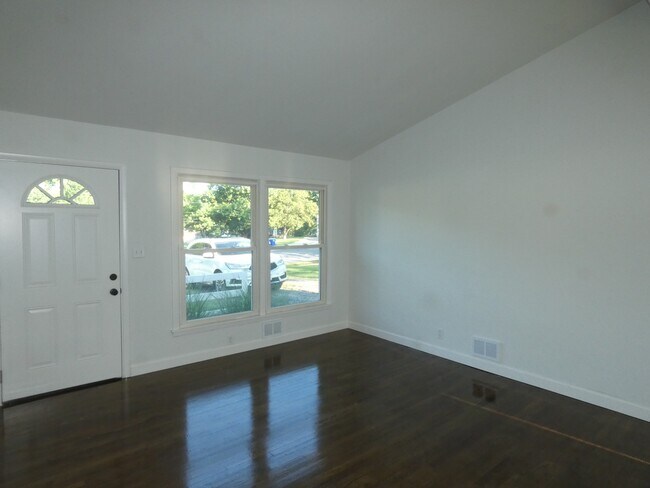 Foto del edificio - 6405 N Indiana Ave