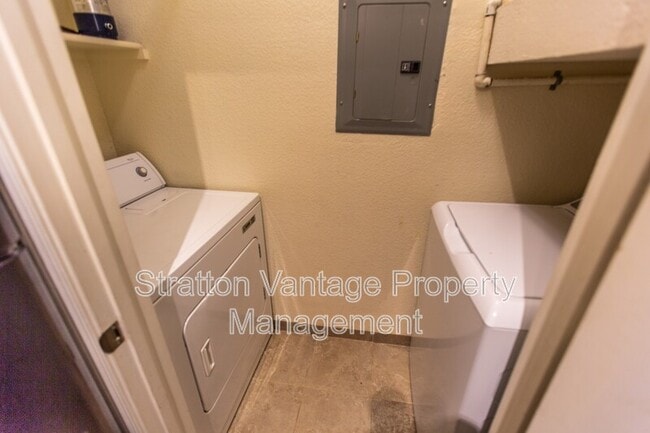 Building Photo - 5302 E Van Buren St