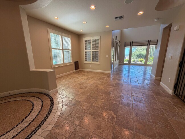 Building Photo - 1014 Gamay Dr