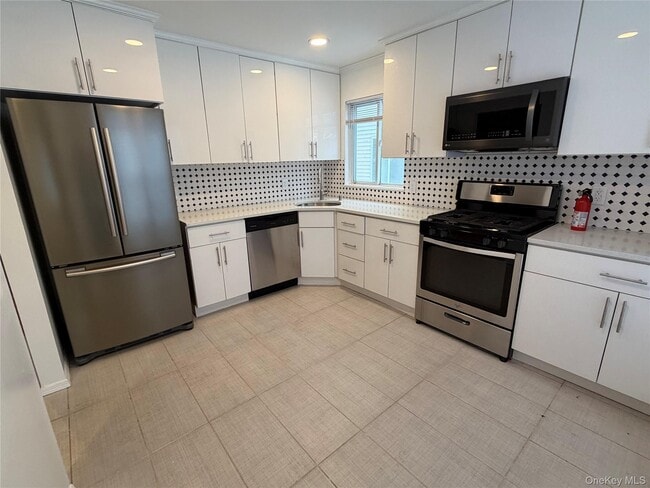 Building Photo - 62 A Linwood Rd N