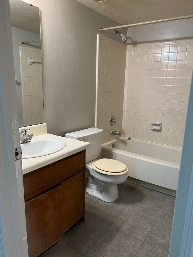 Building Photo - 1828 Nekoma Ct