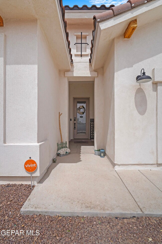 Foto del edificio - 13401 Carterton Ave