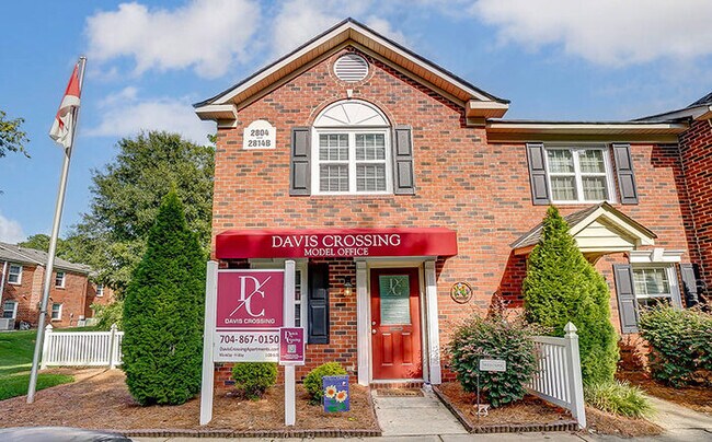 Building Photo - Luxurious and affordable all-brick townhom...